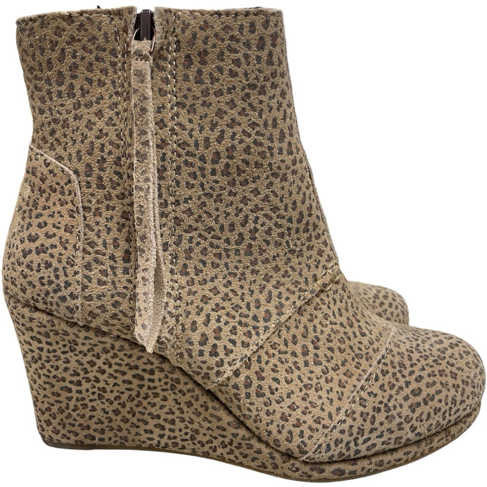 Toms Desert Wedge Like Cheetah Print side zip ankle boots. Sz 6.5. Like new.